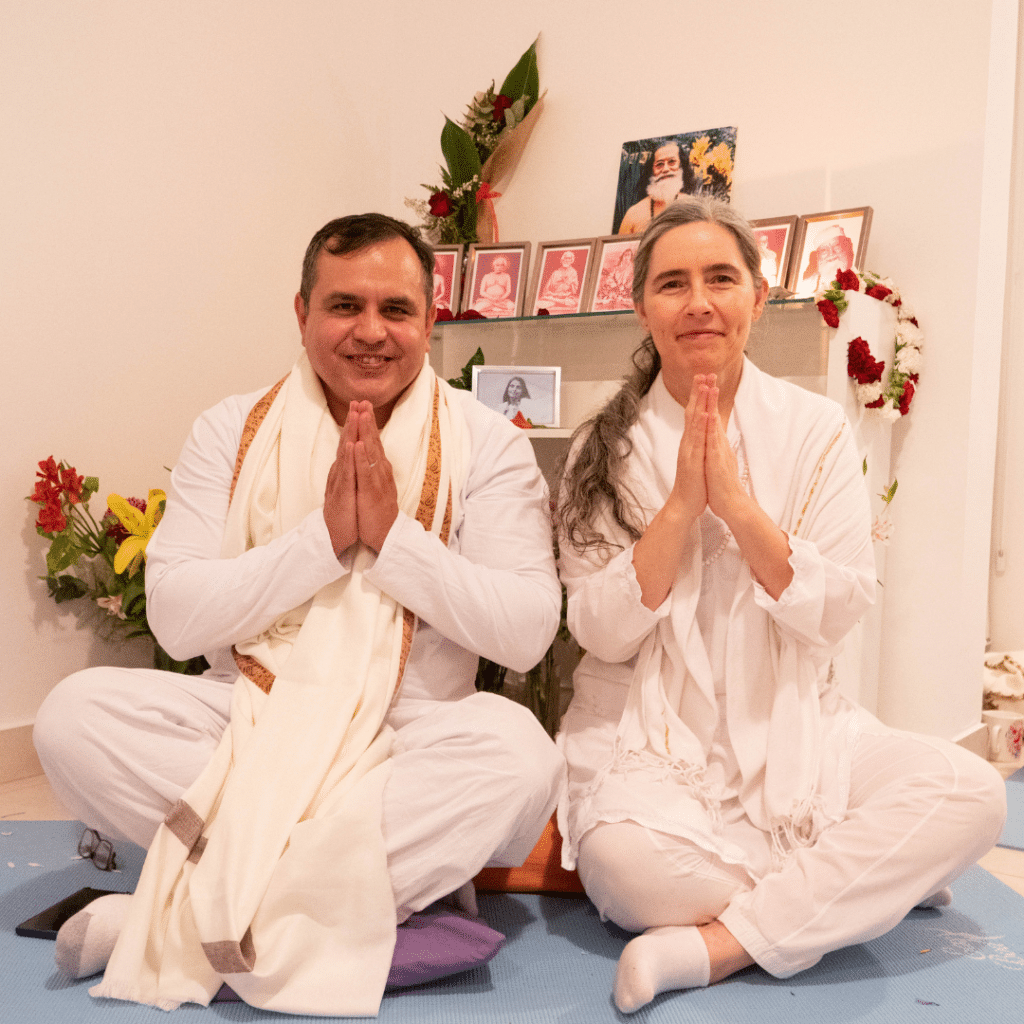 Yogacharyas Silvina Ma y Ray Baba 1